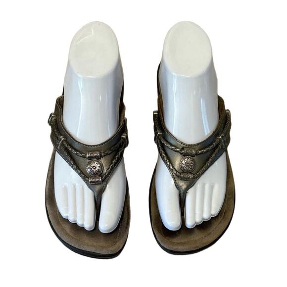 Minnetonka Sandals‎ Women 7 Pewter Silverbay Flip Flop Charm Braid Accent 700001 - Picture 3 of 8